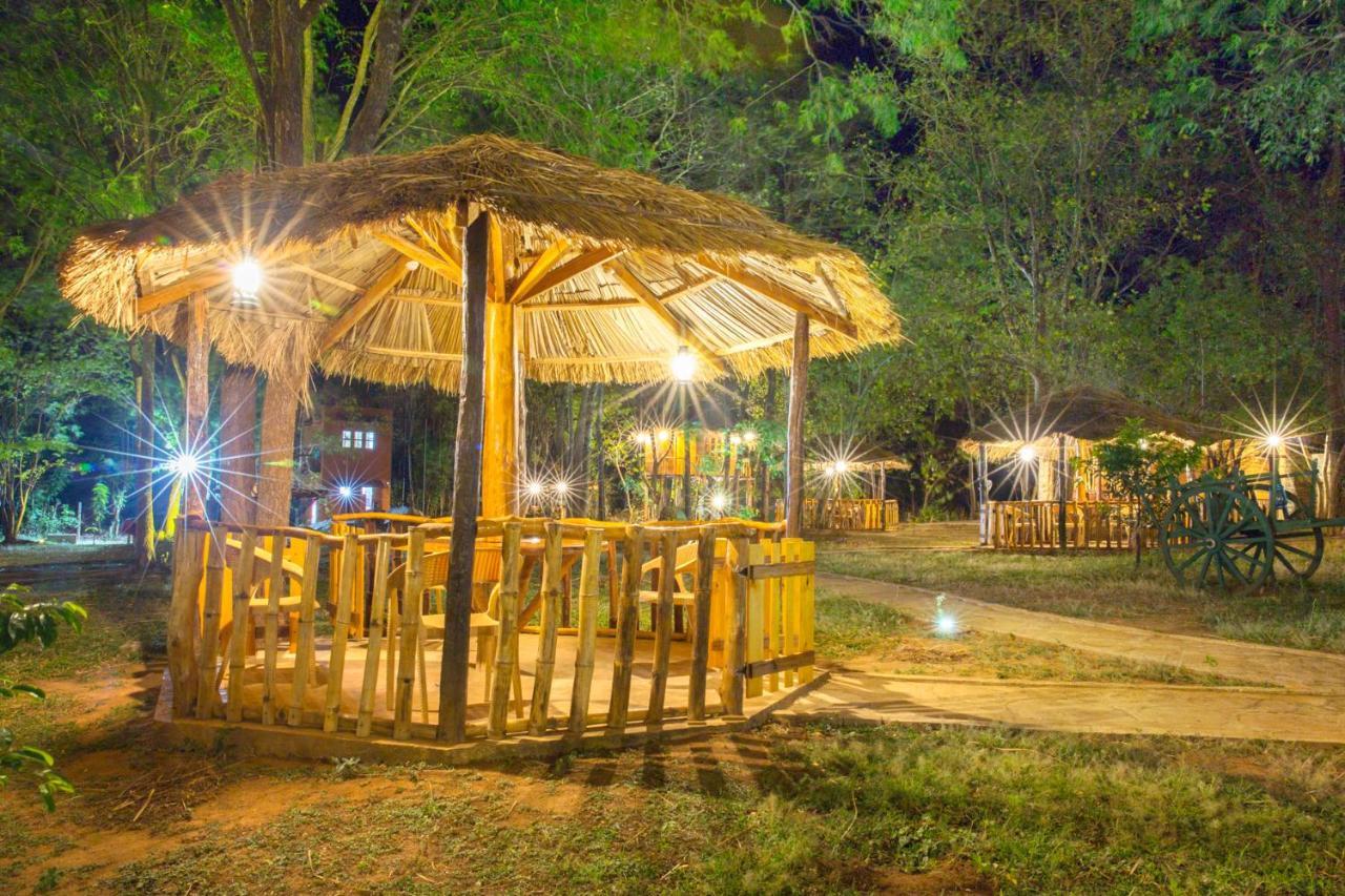 La Pentera Hotel Hambegamuwa Buitenkant foto